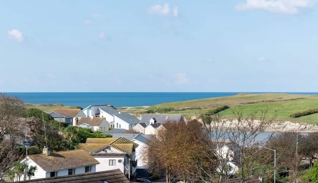 6 The Strand sleeps 8 guests, footsteps from Porth beach