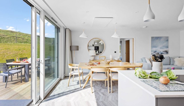 6 The Vista - Hot tub/Pet friendly/On-site pool/EV Charger/Ecohome