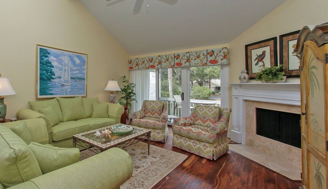 6 Turtle Ln- Lagoon View & Fully Renovated! Steps to the Ocean & Beach Club