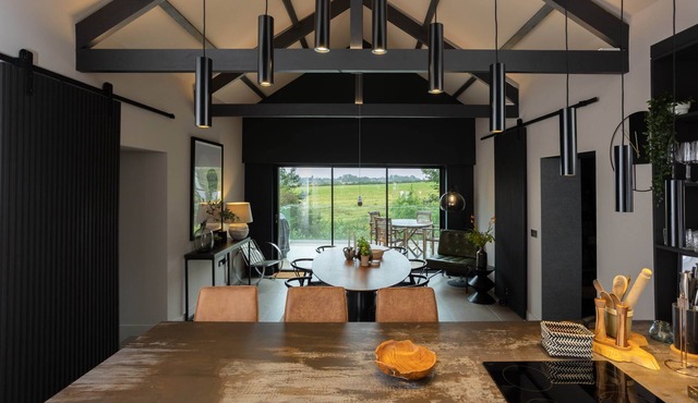 6* Unique & Beautiful Country Cottage