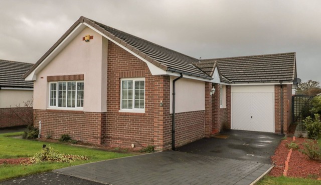 6 WESTVIEW, family friendly, character holiday cottage in Embleton