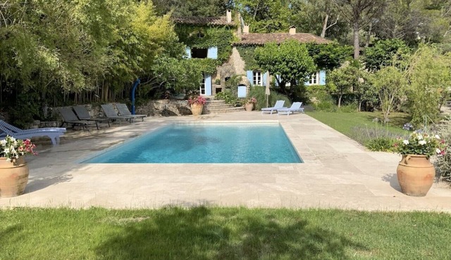 6: Wonderful old farmhouse 5 minutes from the medieval village of Seillans.