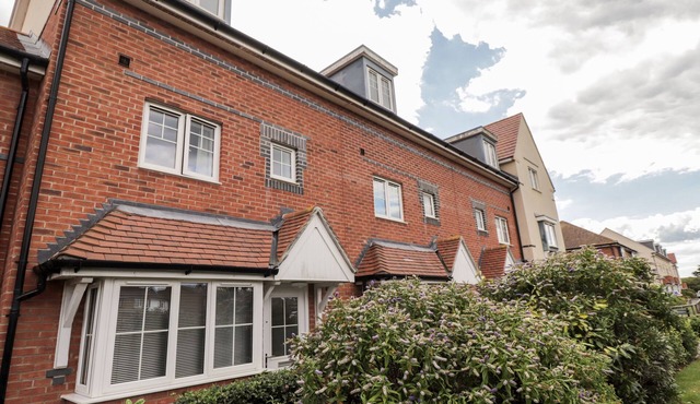 60 GALLEY HILL VIEW, family friendly, with a garden in Bexhill-On-Sea