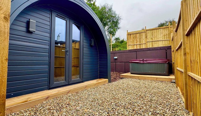 60 Mile Inn-Luxury Pods with Hot Tubs