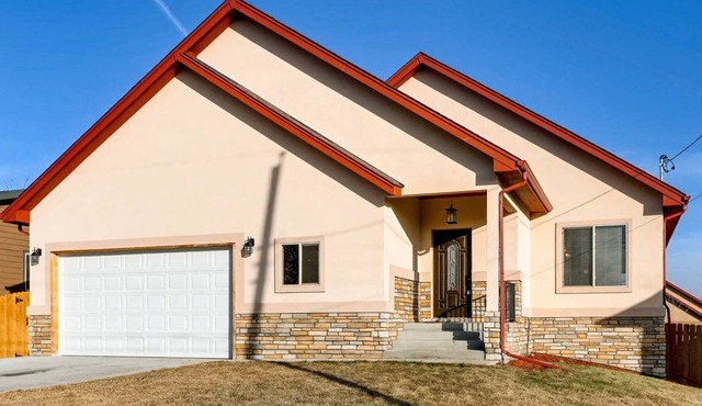 60 Minutes to Ski Country, 15 Minutes to Downtown Denver