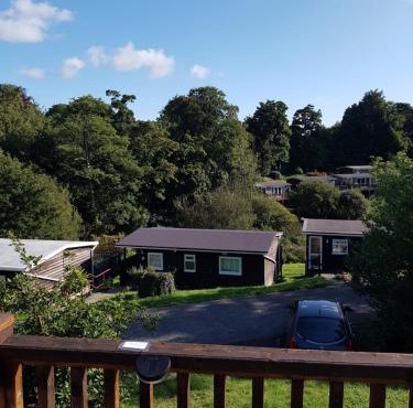 60 upperlakeside glan gwna