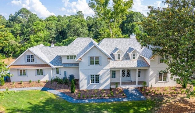 600 Linden: 8 BR, 5.5 BA House in Pinehurst, Sleeps 20