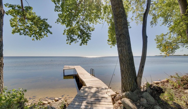 600' of Green Bay Frontage & Dock: Cozy Cottage
