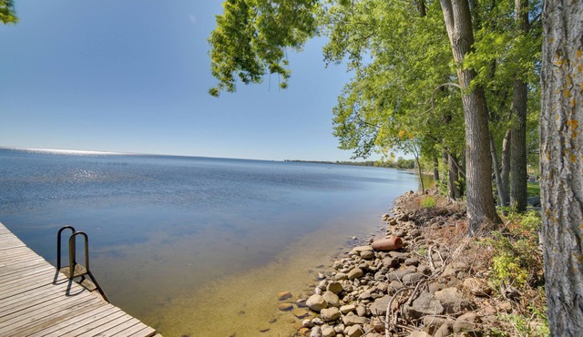 600' of Green Bay Frontage & Dock: Cozy Cottage