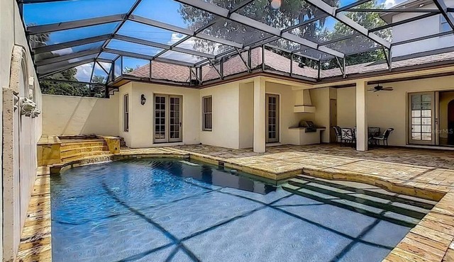 6000 SGFT MANSION with POOl ,BBQ AT HEART Of GOLF CITY