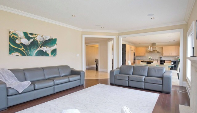 6000 sqft Executive 6 BR Home in Prestigious Area