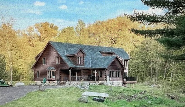 6000 sqft Log Cabin - Nestled on 53 acres -ski out access. 10 min from the lake!