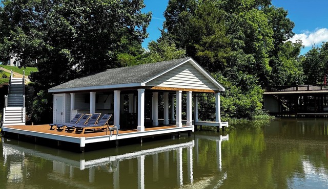 6000sf Luxury Home on Main Lake Cove – minutes off I-85