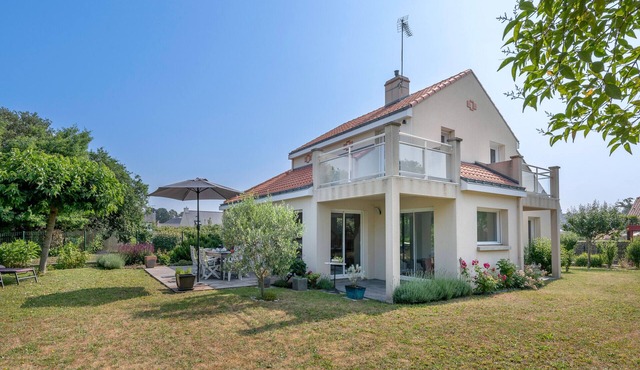 600m from beach - House for 8 - Garden
