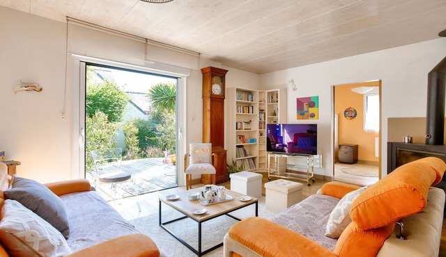 600m from the beach, garden, house for 10