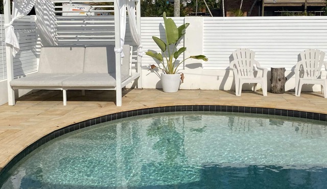 600m walk to Beach, Family Entertainer, Aircon, Pool + Pizza oven