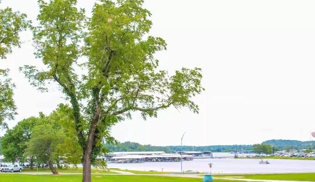 601 At The Cove located near marina, boat ramp, beach, water park & dining