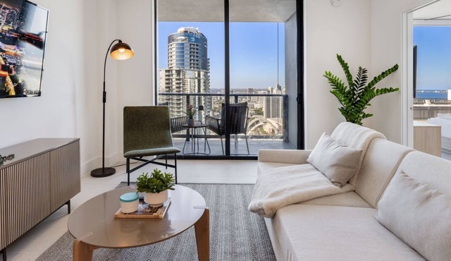 601 RESIDENCES SKY FLOOR 1BR UNIT #4511