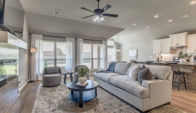 6017 Cozy Corner - Great Location!