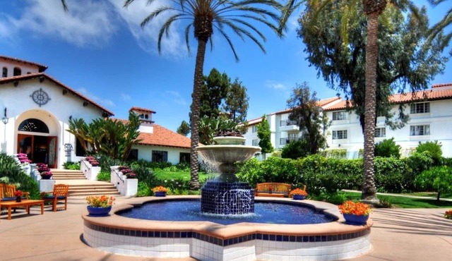604 Gorgeous Renovated Condo, Steps to Omni Spa, PFC & Exclusive Building Pool