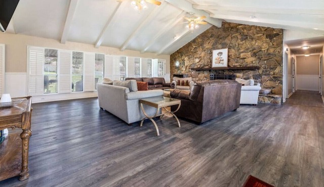 607 B North Duncanville · Comfortable Home With Large Backyard & Pool