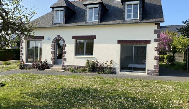 609 - 2-bedroom apartment on the 1st floor of a house