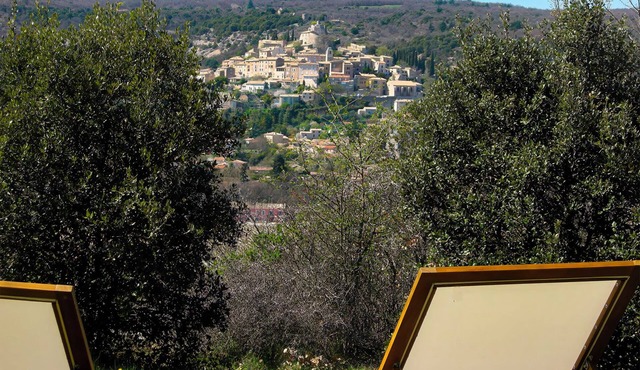 60m² for 2 people, panoramic views, private park and woodland, pets welcome.