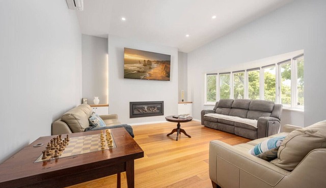 61 Ballarat Rd, Footscray