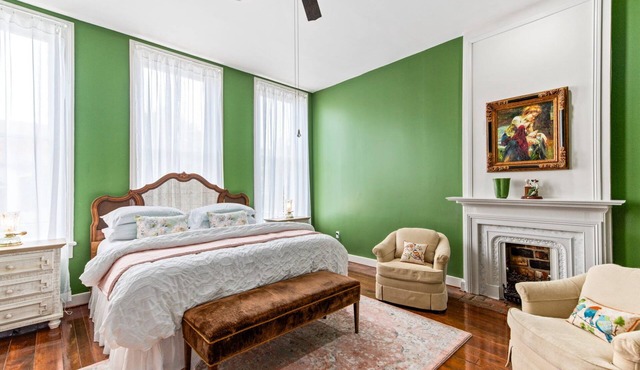 610 Franklin: Upstairs | 1/1 - Sleeps 4 | Walk to Downtown