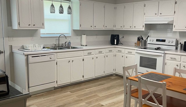 611- Entire Apartment Minutes from Hospital!