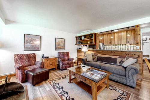 613 Tamarack