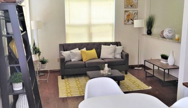 [614.5 B Jenkins] Stays! Studio close to OU, Downtown, Hip designer interior
