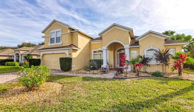 614 - Fabulous 5 bed 4 bath south facing home private pool spa conservation view