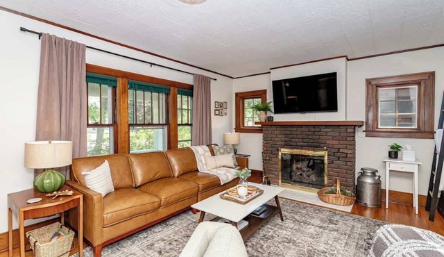 615 Ash Avenue - Modern Retreat w Hot Tub