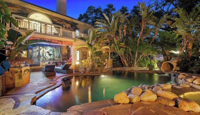 62 Acre Island - Sleeps 40+