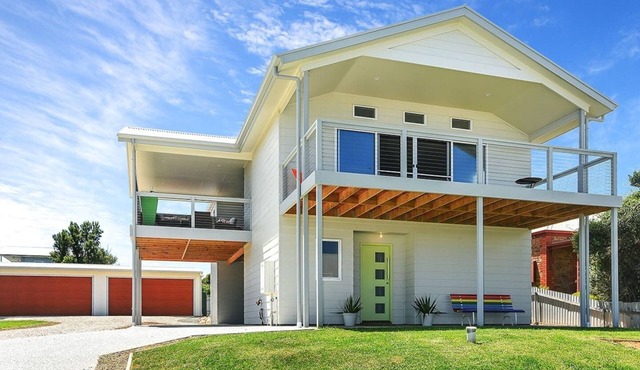 62 Castle Ave - Luxury - Near Beach