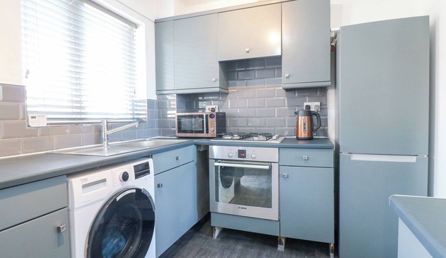 62 HERITAGE DR, family friendly, with a garden in Clowne