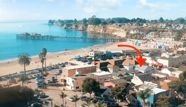 62 steps to the sand: Historic Capitola Village beach cottage, learn to surf!
