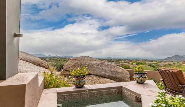 6200sf Mountainside Home - Stunning City Lights, Gym, Hot Tub, Game Room