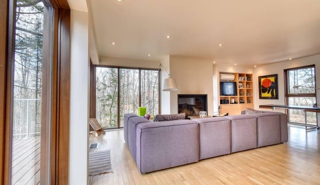 #622 Must See! Gorgeous House in Wooded Area