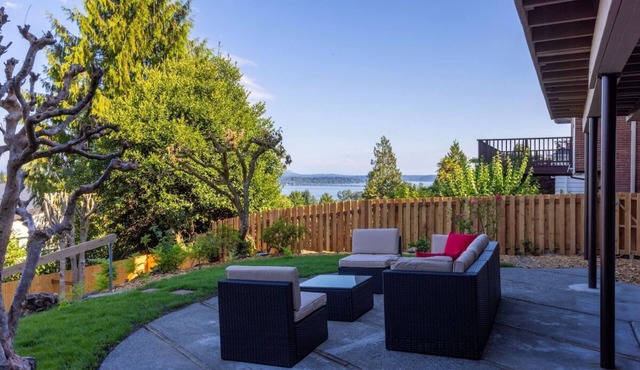 6220 Seattle · Peaceful PNW Haven | Serene Scenic Views | Yard