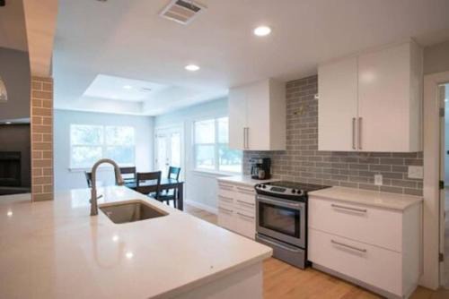 623 2 Large Bedrooms Open Living Peaceful