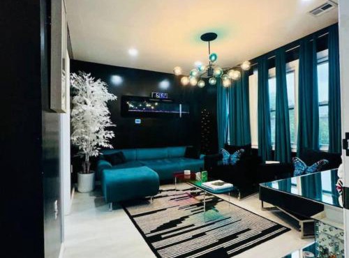 625c 1 Large Bedroom Contemporary Luxe Stay