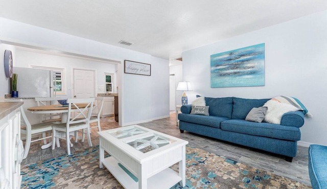 638 Madison · Downtown SRQ *Laurel Park * NEW* 2 bedroom* 75” TV