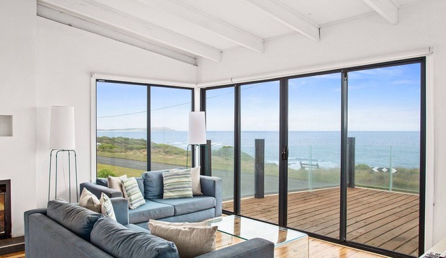 64 The Esplanade, Sunderland Bay - Close to the beach