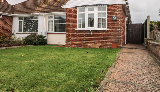 64 WISTON AVENUE, pet friendly, with a garden in Salvington