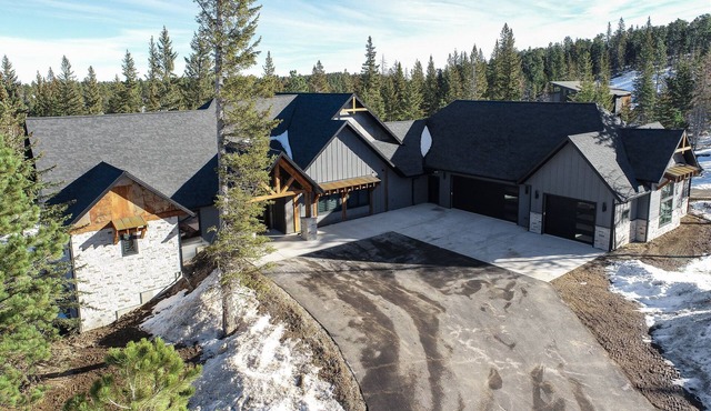 6400+ Sq. Ft. Beautiful New Lodge in Powder House Pass w/Comm. Pool Access!