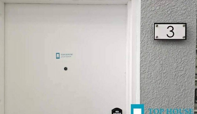 645 Airport/Top House Apartment3