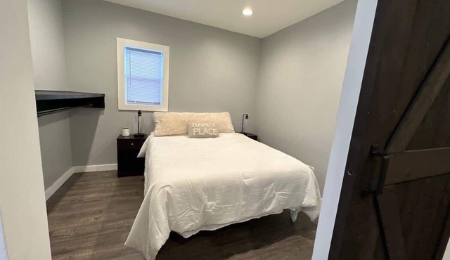 65" TV|Electric Fireplace|W/D|Grill|Parking