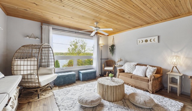 6500ft Lakefront Lodge 5Suite 10BR Private beach Pool 5Lv Outdoor Ground Retreat